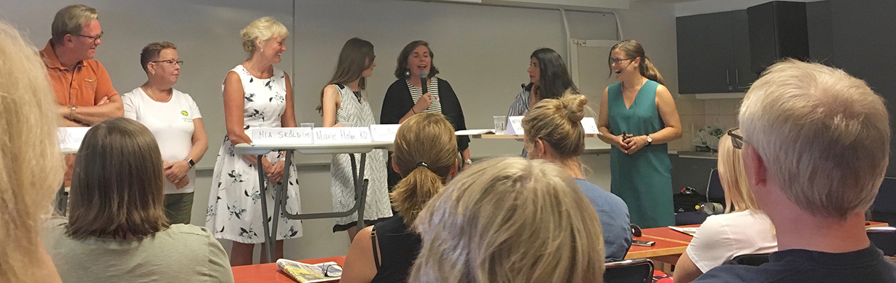 Bild på Matilda Gustafsson, Lärarförbundets studentordförande. Till höger moderator Ylva Bjelle.