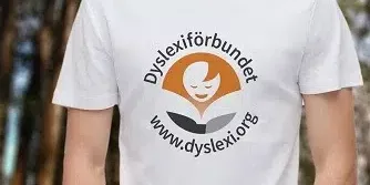 Dyslexi-Tshirt-Skog-Montage